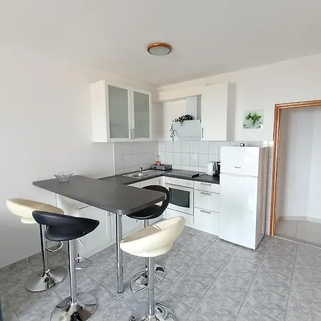 Apartment Lo - Sea View With Swimming Pool